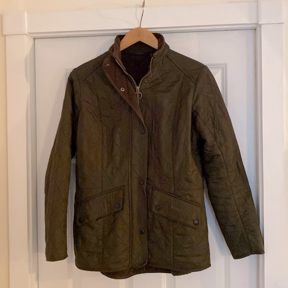 Barbour quilted jacket for women size 10 usa. Fleece lined. Nipped in waist.